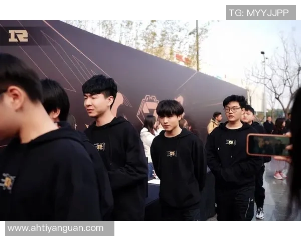 RNG战术引发热议电竞圈对英雄联盟战队策略的深度探讨与反思