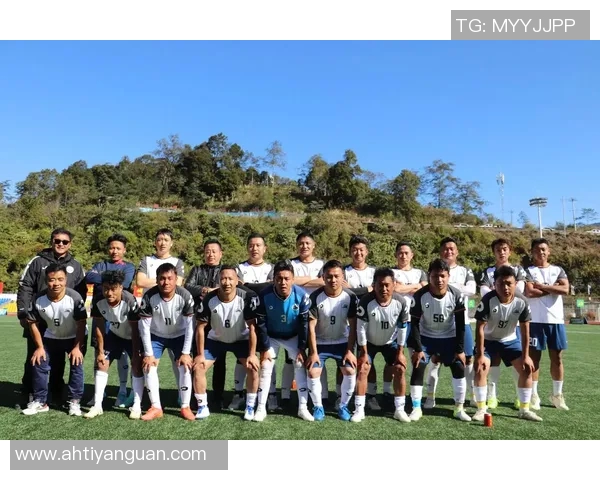 足球小子崛起之路：从青涩少年到世界足坛传奇的奋斗故事